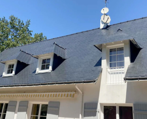 Ouest Habitat Couverture - Rénovation de toiture par hydrofuge sur ardoises synthétiques
