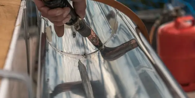 gouttieres-en-zinc-entretien-reparation